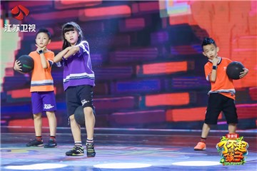 花式足球“黑球三王”亮相
