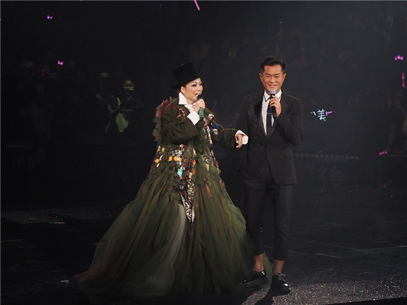 〈Yes 香港现场〉郑秀文个唱拒感谢许志安 古天乐演讲8分钟想避免唱歌