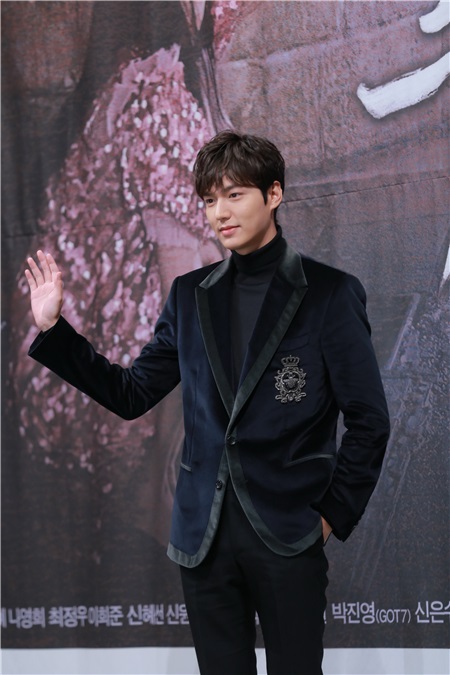 《蓝色大海的传说》举行制作发布会 李敏镐、全智贤等出席