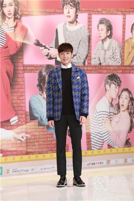 李准、郑素敏出席KBS新周末剧《爸爸好奇怪》的制作发布会