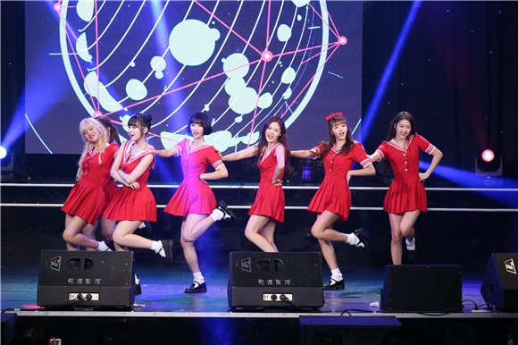 韩国女团OH MY GIRL来台出席专辑粉丝见面会
