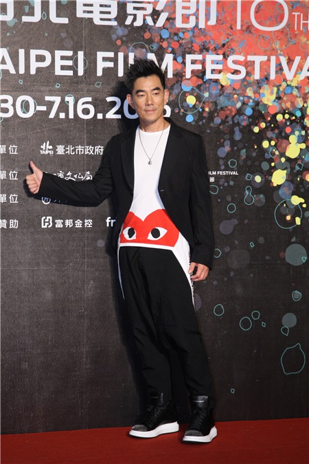 任贤齐与导演欧文杰等出席电影 《树大招风》宣传