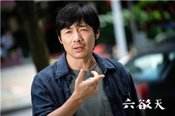 祖峰指导拍摄工作