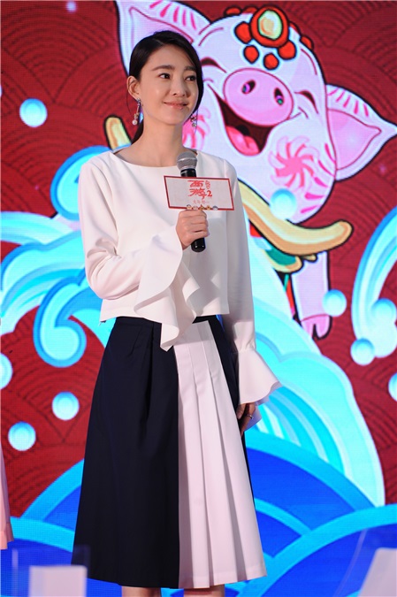 林允同徐克周星驰拍萌照 吴亦凡被调侃为「丐帮帮主」