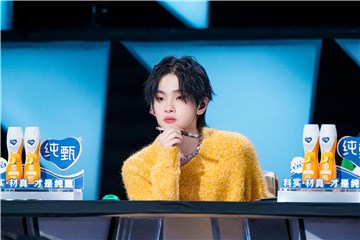 发起人团成员——R1SE周震南