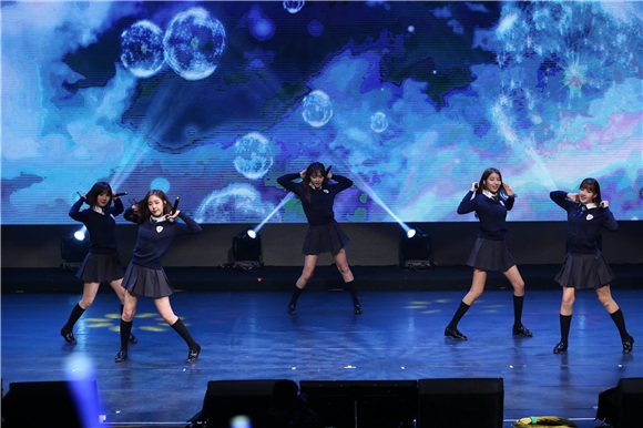 韩国女团Gfriend举办粉丝演唱会