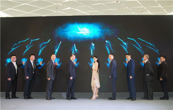 Angelababy获任首位上海推广大使 再助力环保公益
