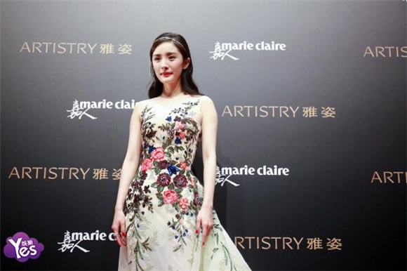 易烊千玺杨幂唐嫣Angelababy刘亦菲等出席嘉人盛典