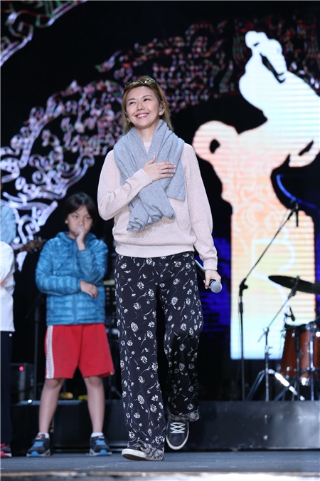 孙燕姿参加金马奖演出彩排