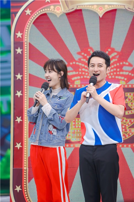 岳云鹏挑战杨洋大玩自拍秀 邓超魔性配音恶搞孙俪