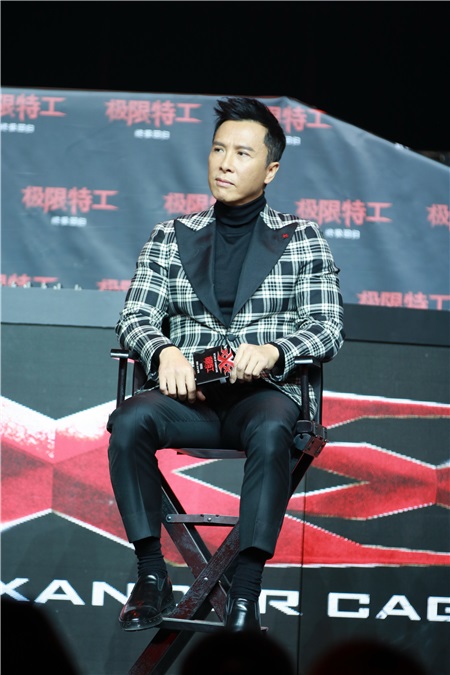 范•迪塞尔来华粉丝疯狂 妮娜不惧寒风秀性感与吴亦凡搞笑互动