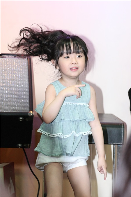 〈Yes 台北现场〉郑进一演唱会门票惨淡 4岁女儿站台超给力
