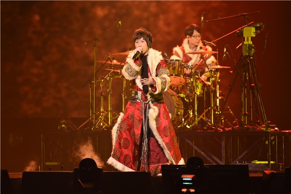 〈Yes 台北现场〉五月天圣诞节开趴  演唱会复刻引歌迷青春回忆