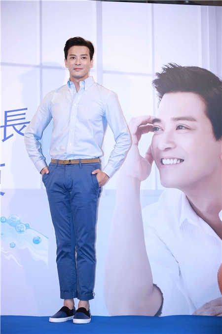 陈晓出席护肤品活动