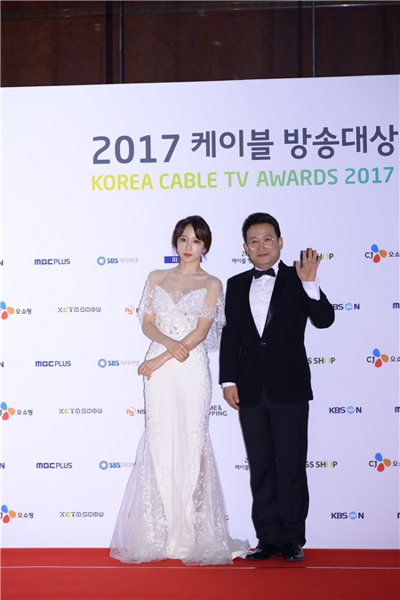 〈YES首尔现场〉 EXID HaNi、SEVENTEEN、正花、演员李诗英 、韩彩英参加2017KCTA颁奖典礼