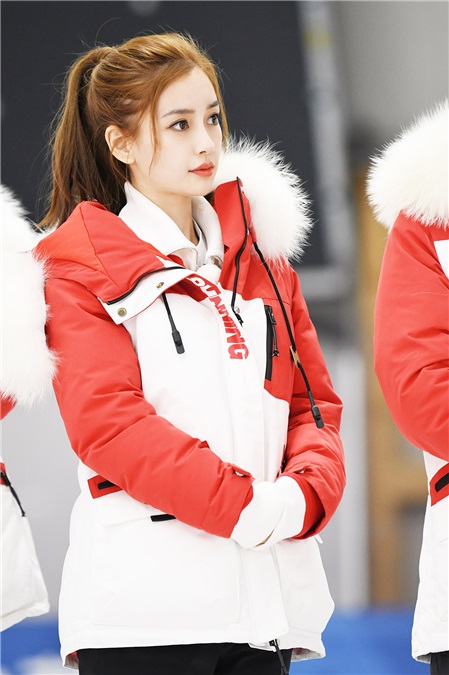 Angelababy《奔跑吧》喊话「海绵山」 接受刺骨冰水挑战