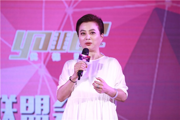 赵雅芝李玲玉首次同台斗法 各自分享「保养秘籍」