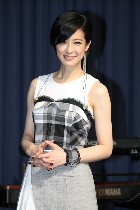 赖雅妍举办公益演唱会总彩张立昂送上三宝