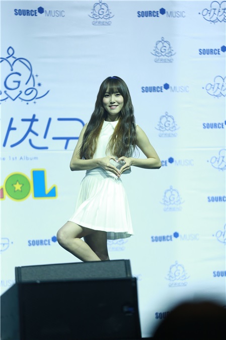 女团GFriend举行首张正规专辑《LOL》发售showcase