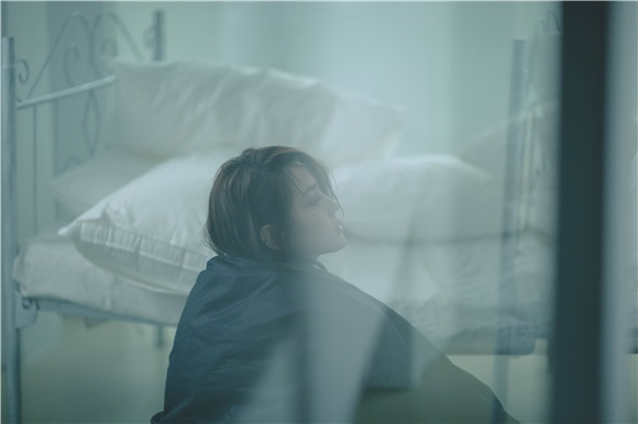 何洁再用歌声温暖人心 《给陌生女孩的歌》引歌迷共鸣