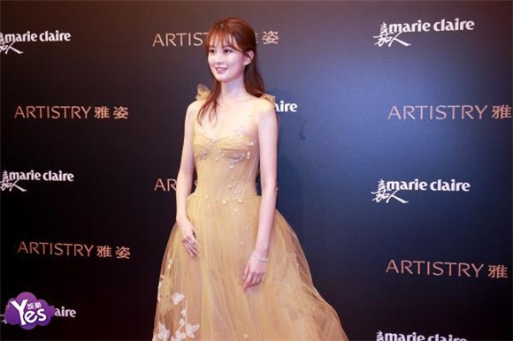 易烊千玺杨幂唐嫣Angelababy刘亦菲等出席嘉人盛典