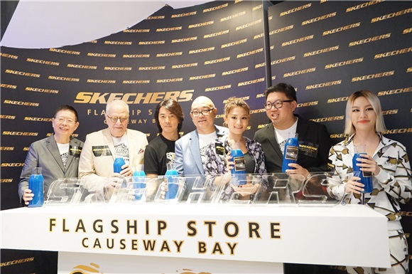 郑伊健与周秀娜出席《SKECHERS旗舰店开幕》