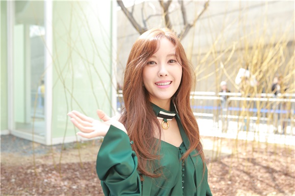 少女时代成员Tiffany、吴涟序、李多熙、T-ara成员孝敏、SISTAR成员宝拉、显佑等2017F/W首尔时装周活动
