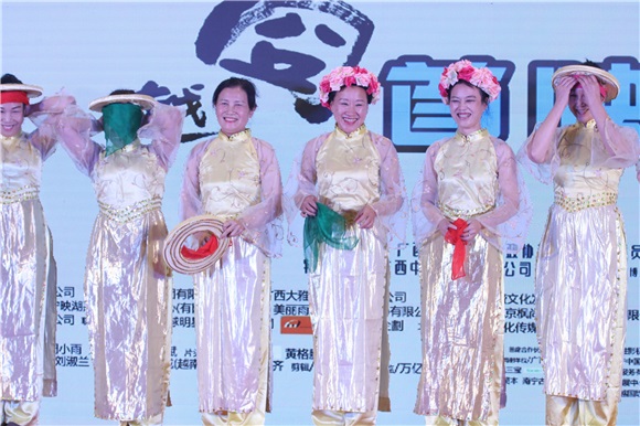 《越囧》获国际奖项 马德钟、王大治等亮相首映礼