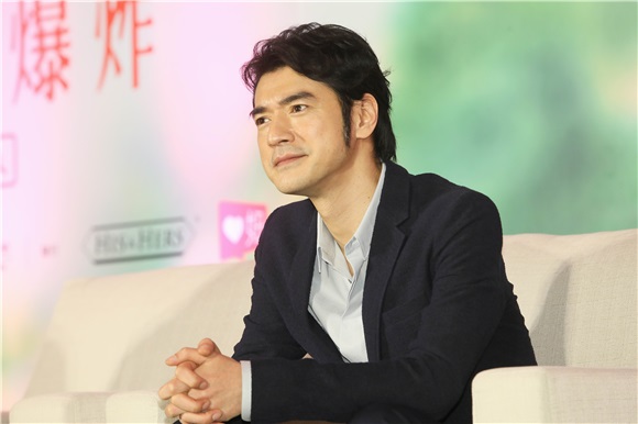 导演许宏宇、监制陈可辛、金城武、许月珍等出席电影《喜欢你》台北记者会
