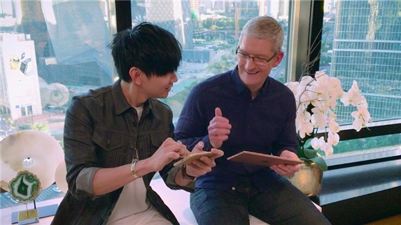 实习崴:曾为网友热议话题 林俊杰与本尊合影了