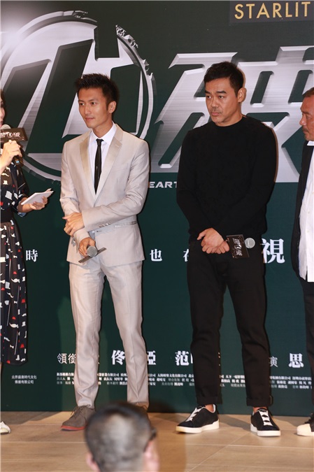 谢霆锋与刘青云以一明一暗造型现身新片《惊心破》首映