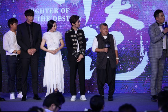 鹿晗、曾志伟、古力娜扎出席《择天记》发布会