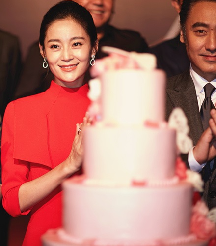 王媛可亮相被误认袁姗姗 网友:失散姐妹?