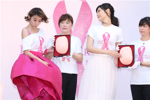 加藤侑纪 林明祯出席粉红丝带乳癌防治宣导活动
