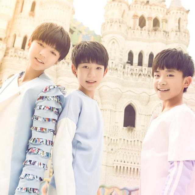 (康)TFBOYS成军四周年短片 穿着时尚摆脱青涩