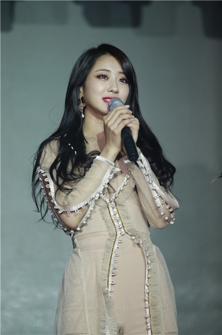 Nine Muses新专Showcase秀长腿 躺地热舞性感撩人