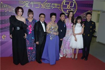 〈Yes香港现场〉王馨平上薛家燕节目唱对台戏剧主题曲 黎瑞恩讨教瑜珈技巧