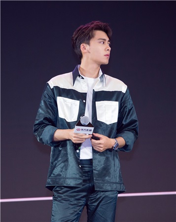 李易峰携新作《动物世界》亮相推介会 演技惊艳获导演力赞