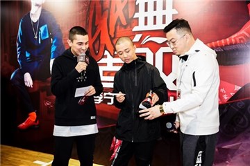 “GAI适无双”发布会,GAI与种梦传媒创始人韩啸