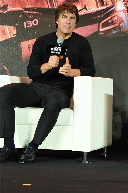 阿汤哥演英雄不忘幽默感 携新作《侠探杰克》空降上海