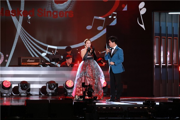 2016 DMC FESTIVAL《假面歌王》举行舞台 李在恩、Dana、金九拉、KCM等出席