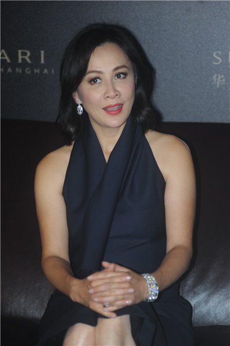 刘嘉玲上海出席宝格丽活动 藏青色Dior连衣裙气质优雅