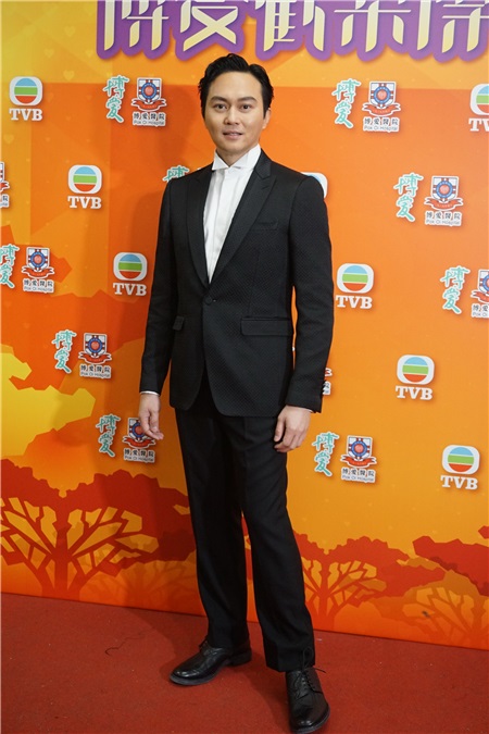 李克勤、郑嘉颖、谢天华、谭耀文、张智霖等出席慈善节目「博爱欢乐传万家」