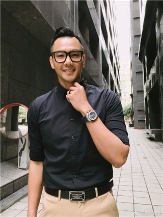 黑人陈建州录影穿爱妻自创服饰 粉丝笑说太贴身快崩了