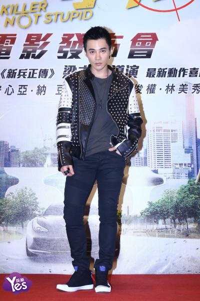 是元介不当老师扮杀手 导演笑说是看到在厕所的海报才找他