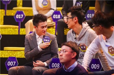 何猷君与来自新加坡国立大学的徐萌交流