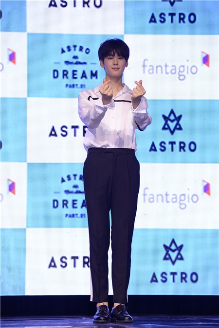 ASTRO举行第四张迷你专辑《Dream Part.01》发售showcase
