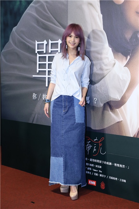 杨丞琳、李烈出席MV分享会