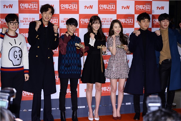 今日(11月4日),tvN 最新金土剧(周五.六播出的剧集)《Entourage》在首尔市清潭 CINE CITY 举办了特别版抢鲜看试映会兼红毯活动,