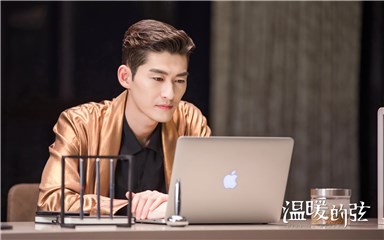 张翰工作专注精英气场全开